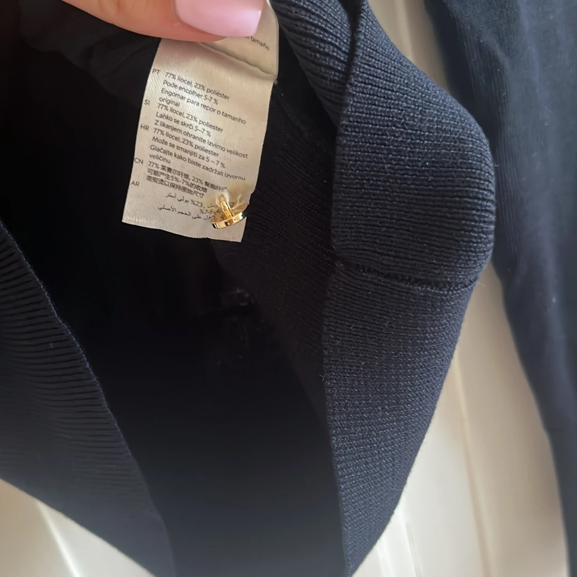 Marinblå tröja med guld detaljer från Lindex  - 92