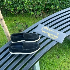 Sulskyddet - Skydda dina dyrbara skor med vår lösning. Paketet inkluderar 2 skydd med anvisningar hur du applicerar skyddet. Genomskinliga med väl inbyggt grepp. Passar alla sneakers och storlekar, hör av dig om du har några frågor. Ta hand om dig och dina skor!😊