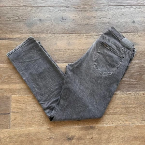 Lee west - Storlek:W34L32 Nypris:1100kr Pris:350kr Skick:10/10 Färg:svart