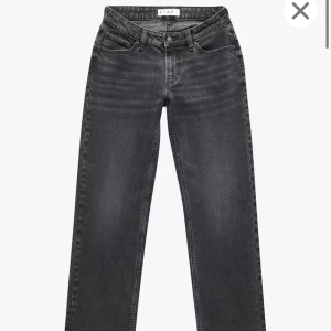 Jeans  - Super snygga low waist jeans med raka ben i storlek xs! Jeansen är ifrån märket stay. Använd 2 gånger så dom är som nya i mycket bra skick💖