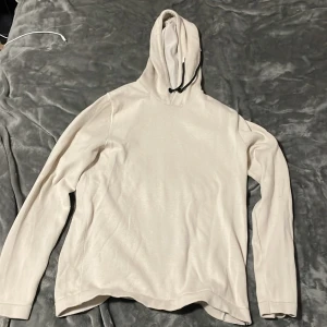 Beige Hoodie från Jack And Jones - Hoodien är i storlek M och knappt använd