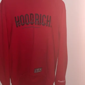 Röd HoodRich - Bra material 