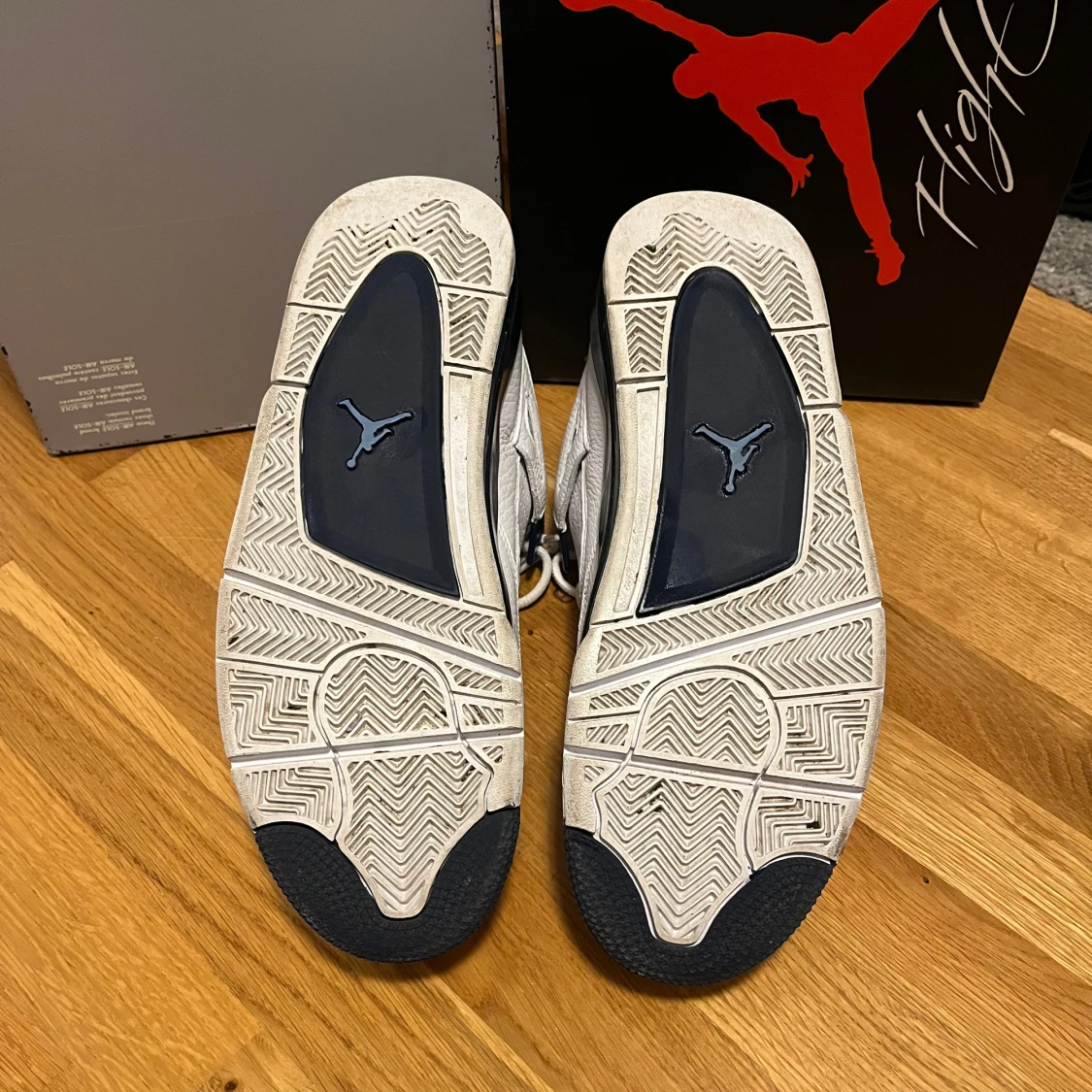 Jordan 4 Retro Columbia (2015) - 92