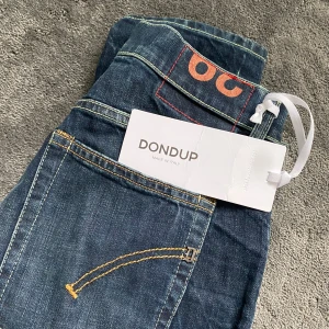 Dondup jeans (helt nya) - Tja! Säljer nu dessa helt sprillans nya dondup jeans! Jeansen är i storlek W29! Jeansen är helt sprillans nya med tags kvar på! (Oanvända) modell: ritchie! Nypris 3299kr! Vårat pris: 1399kr! Skriv vid frågor eller bilder! Vid snabbaffär=bättre pris!