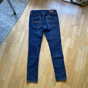 Nudie lean dean - Fina nudie jeans i mycket bra skick  Modell lean dean med fin rak slimmad passform storlek 30-32