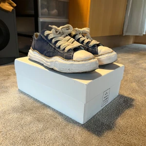 Maison Mihara - Säljer ett par maison mihara som inte används mycket alls, de är Storlek 46eu och är i fint skick 