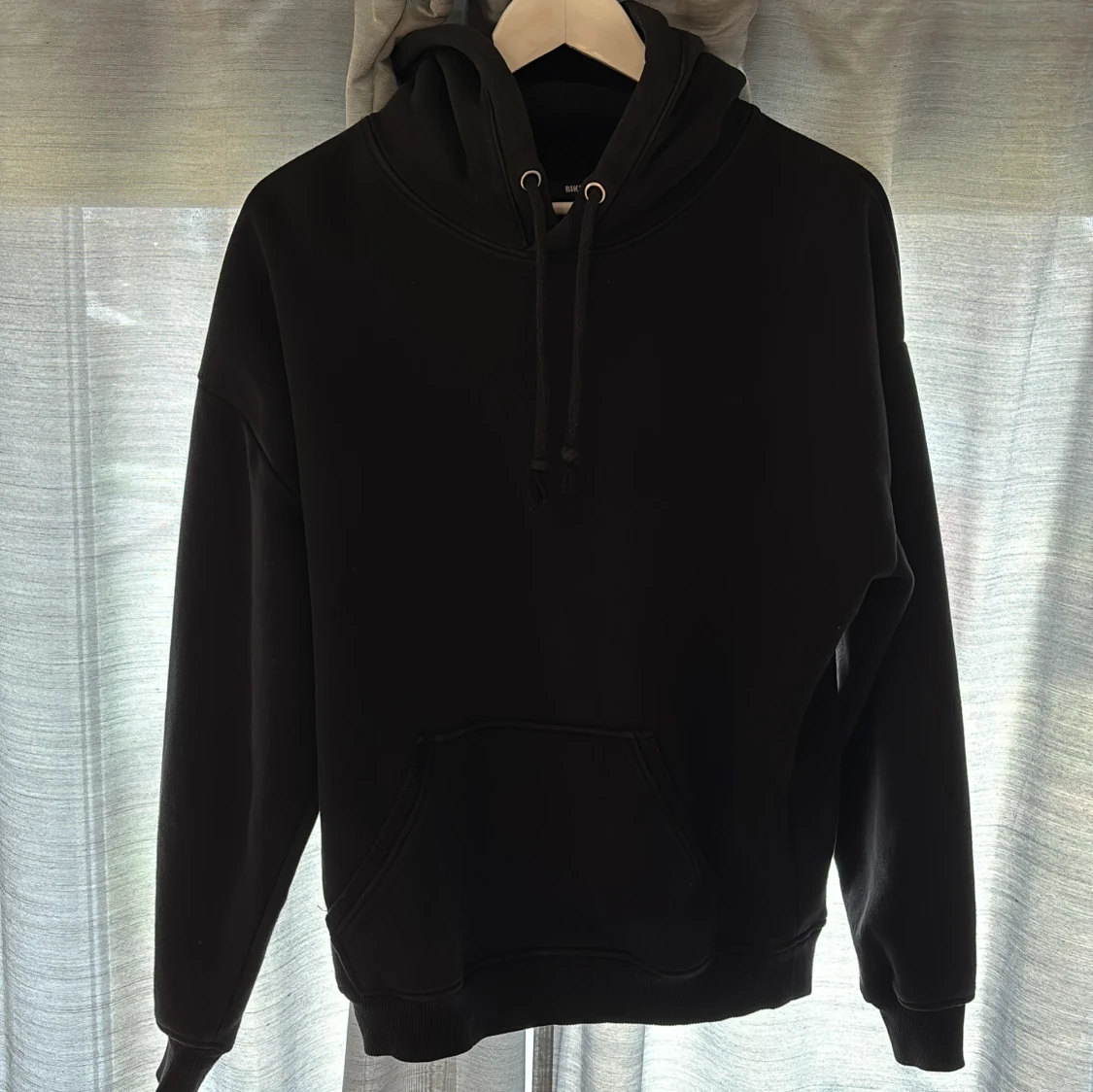 Svart hoodie