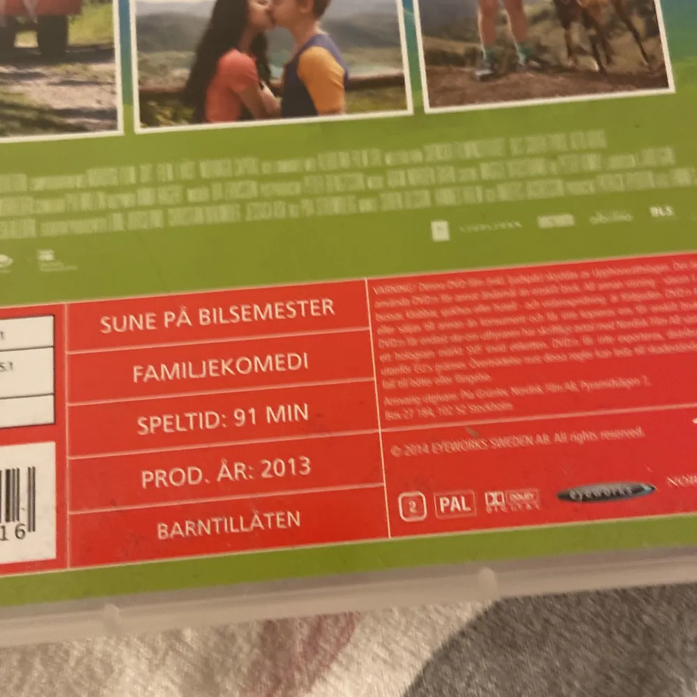 Säljer DVD:n 'Sune på bilsemester', en familjekomedi från 2013. Filmen är 91 minuter lång och handlar om Sunes äventyr på bilsemester genom Europa. Perfekt för en rolig filmkväll med familjen! 🎬. Böcker.