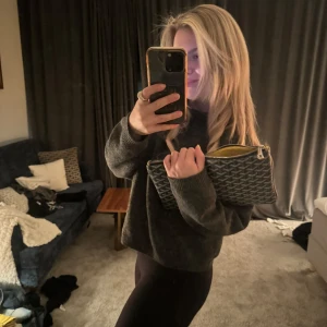 Grå stickad tröja  - Grå stickad tröja i storlek xs