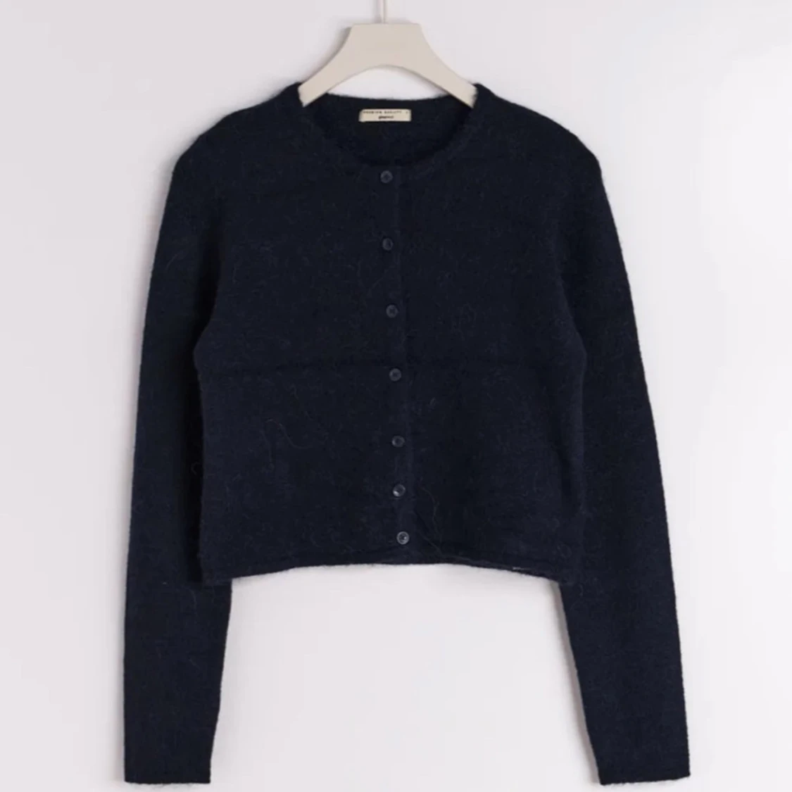 Mörkblå stickad kofta från Gina Tricot