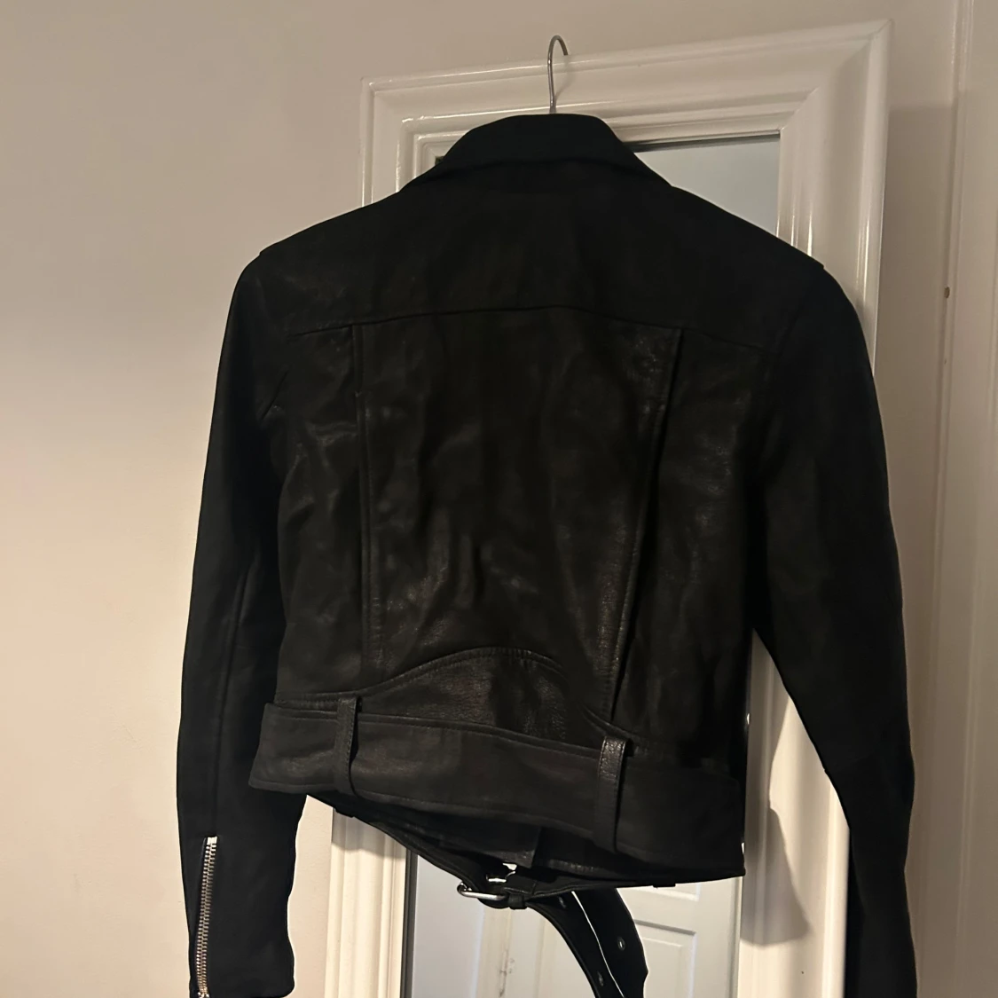 Svart skinnjacka från Weekday - 1