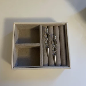 Mattea Earrings  - 55kr per par, gjorda i rostfritt stål vilket innebär att de inte färgar av sig eller tappar färg💞 Beställ via Plick eller Bernberg.quickbutik.se🤗