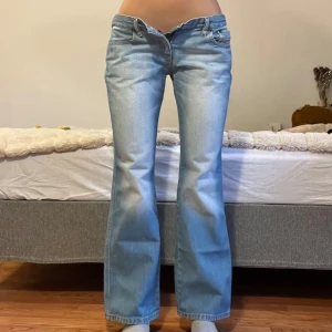 Diesel Jeans  - Midjemått: 38cm, innerbenslängd: 75cm 💖