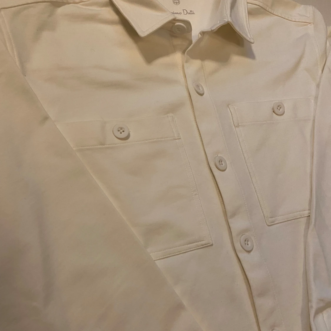 Vit overshirt från Massimo Dutti