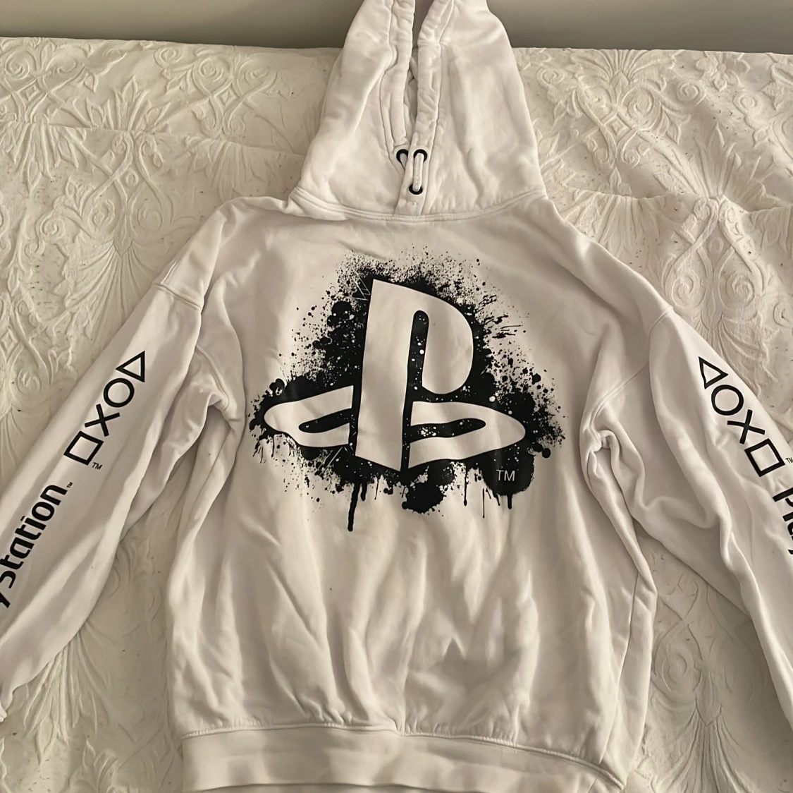 Vit hoodie med PlayStation-tryck från H&M