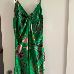 Klänning Zara - Mycket fint skick.