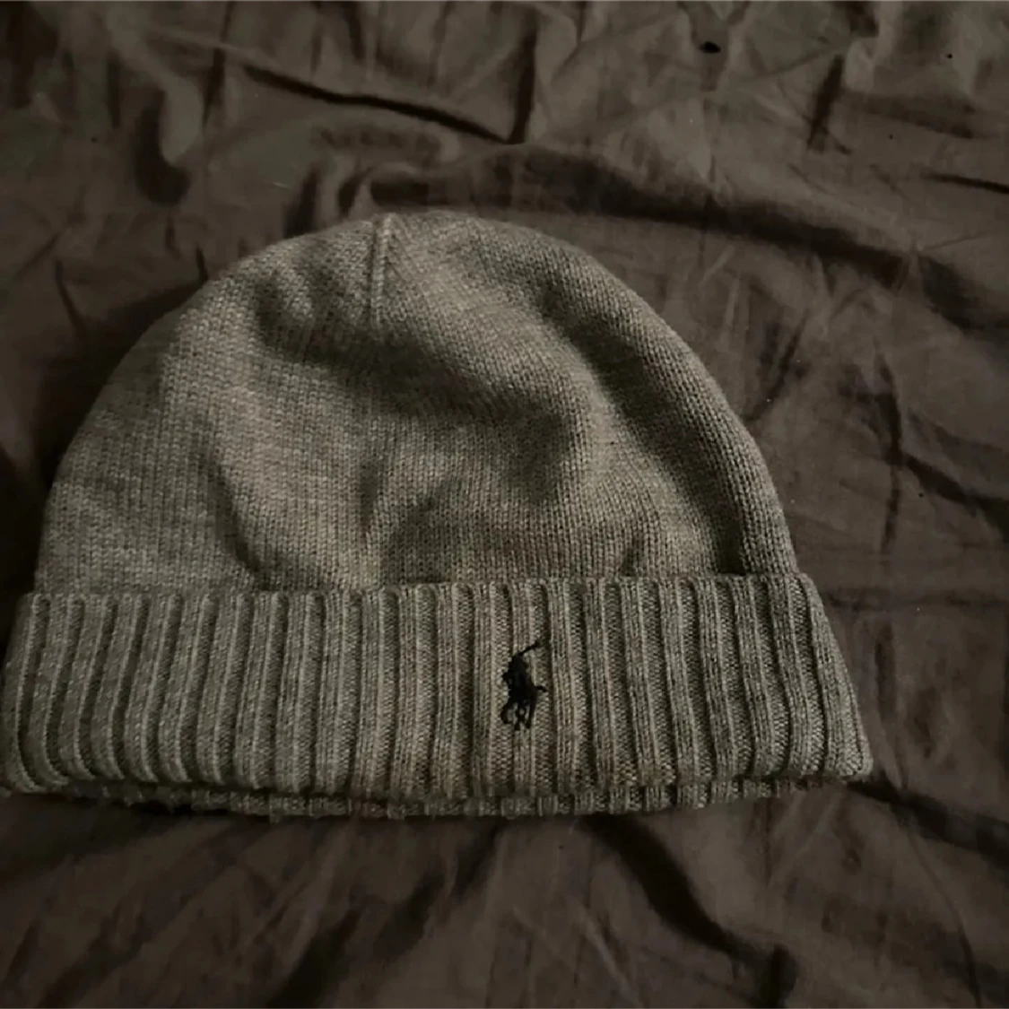 Grå stickad mössa från Ralph Lauren