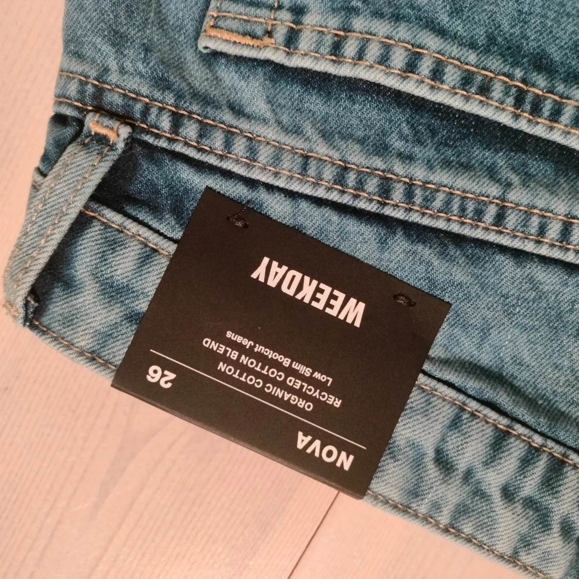 Blå bootcut jeans från Weekday - 91