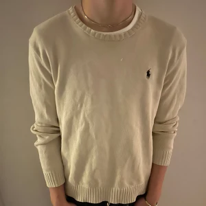 tröja från Ralph Lauren - Snygg Ralf Laurent tröja, modellen är 185 och väger 73