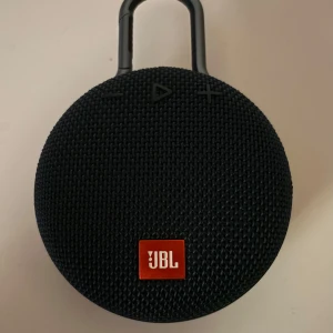 JBL HÖGTALARE  - Säljer en JBL clip 3 högtalare i fint skick. Har bra batteri.