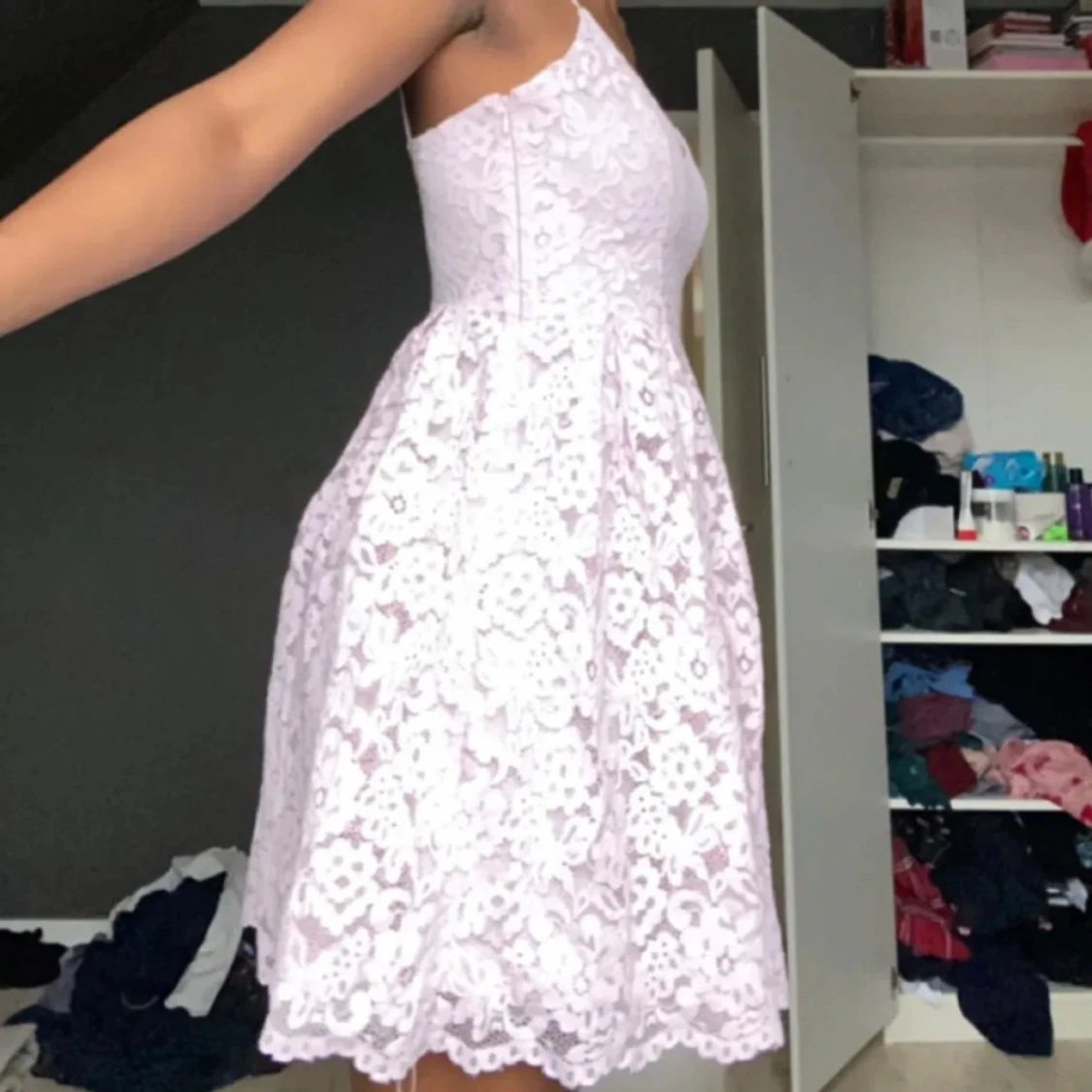 Ljusrosa spetsklänning - 91