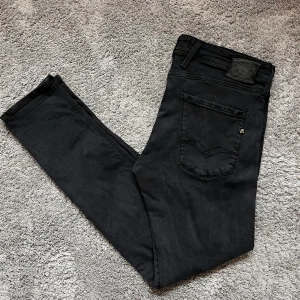 Replay Anbass Jeans - Feta Replay Anbass Jeans // Storlek 30/32 // Kontakta för fler frågor och funderingar🙌🏻