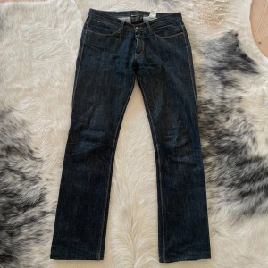 Acne jeans - Acne studios jeans i ett perfekt skick. Storlek 33,34 men sitter mer som 32,32. Straight fit. Hör av dig vid frågor. MVH/ Båstad pluggen.