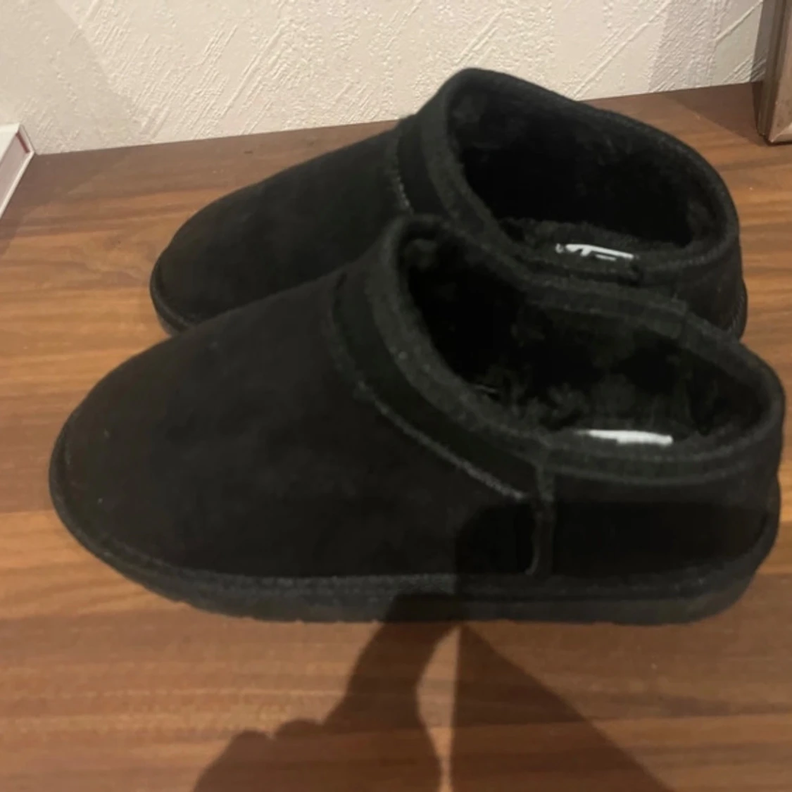 Svarta låga uggs ifrån lager 157 storlek: 34/35  - 91