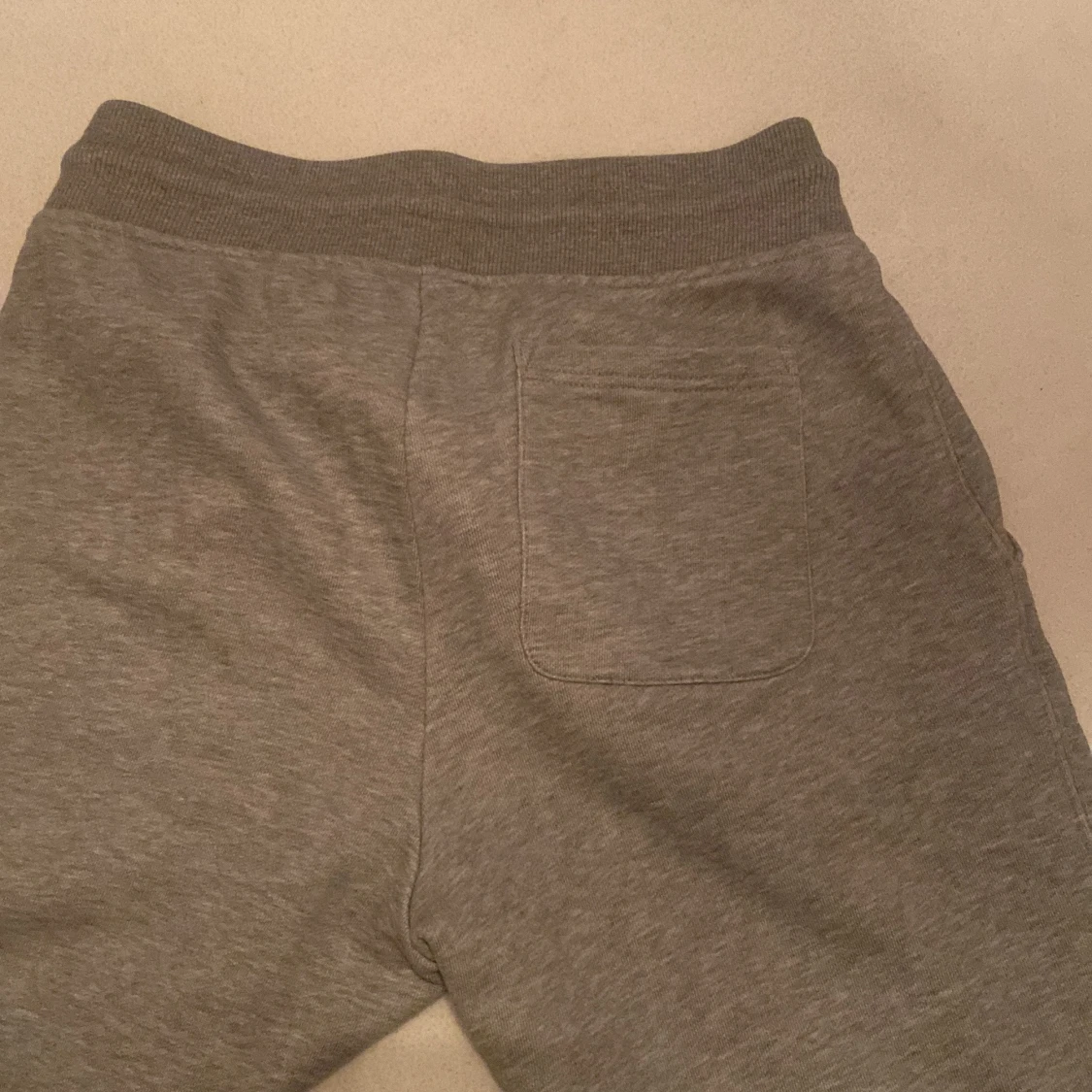 Grå mjukisbyxor från Gant - 93