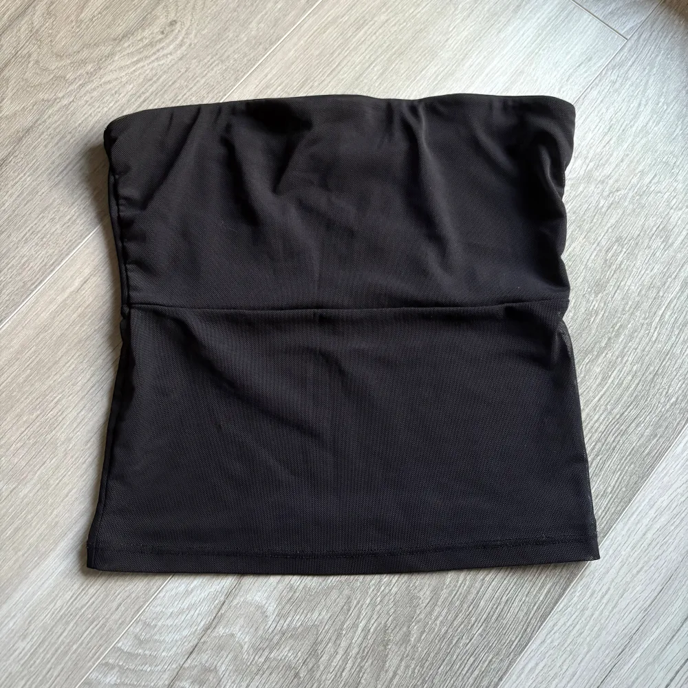 bandeau topp i bra skick. Yläosat.