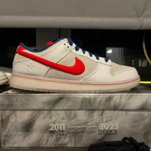 Dunk sb year of the rabbit - Dunk sb year of the rabbit Storlek 46 Oanvända  Bin: 1399kr Box och allt ingår Legit check finns på de. (Nike Jordans dunks adidas)