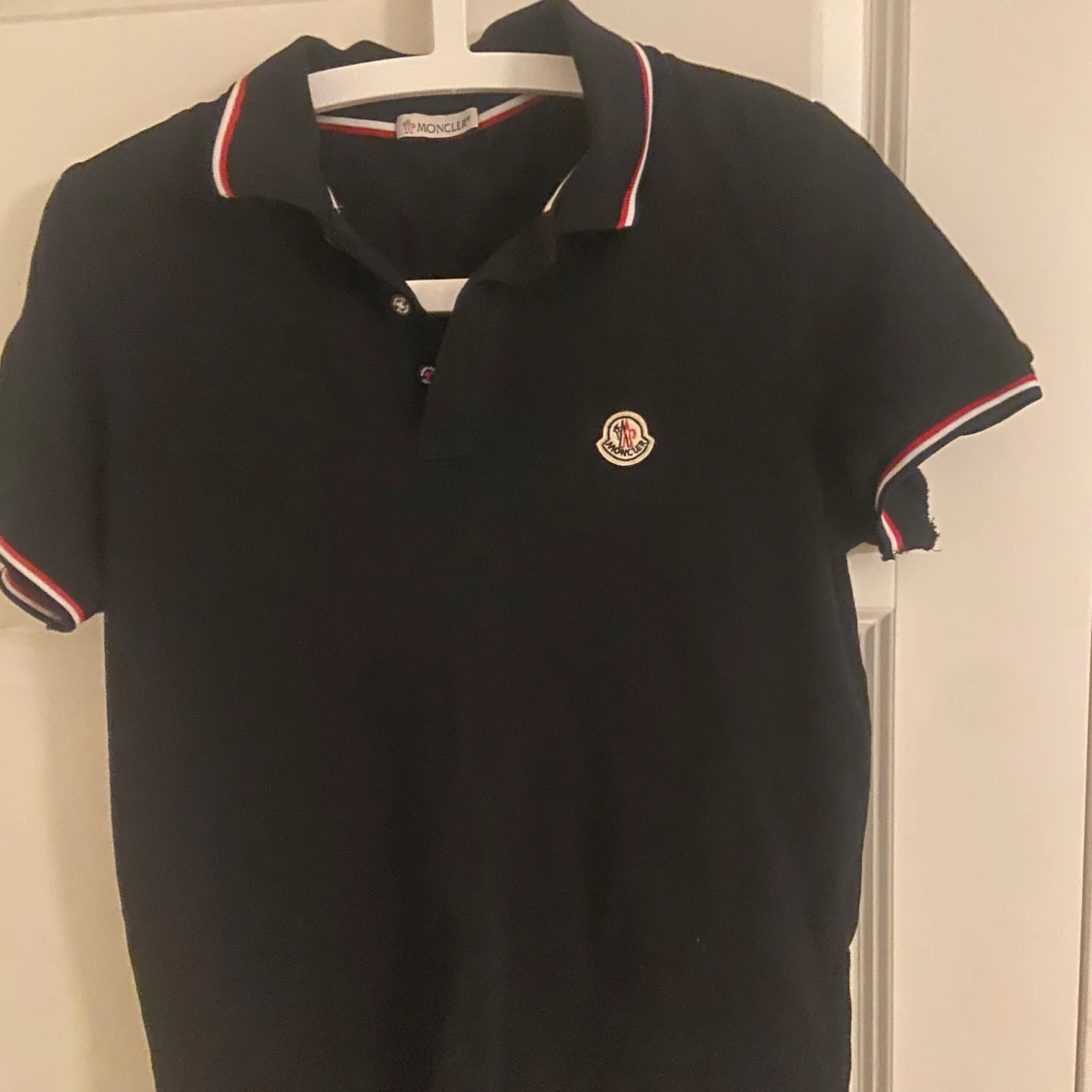 Svart pikétröja från Moncler