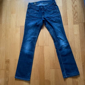 Blå jeans från Lee - Snygga blå jeans från Lee, nypris 849kr, mitt pris 279kr