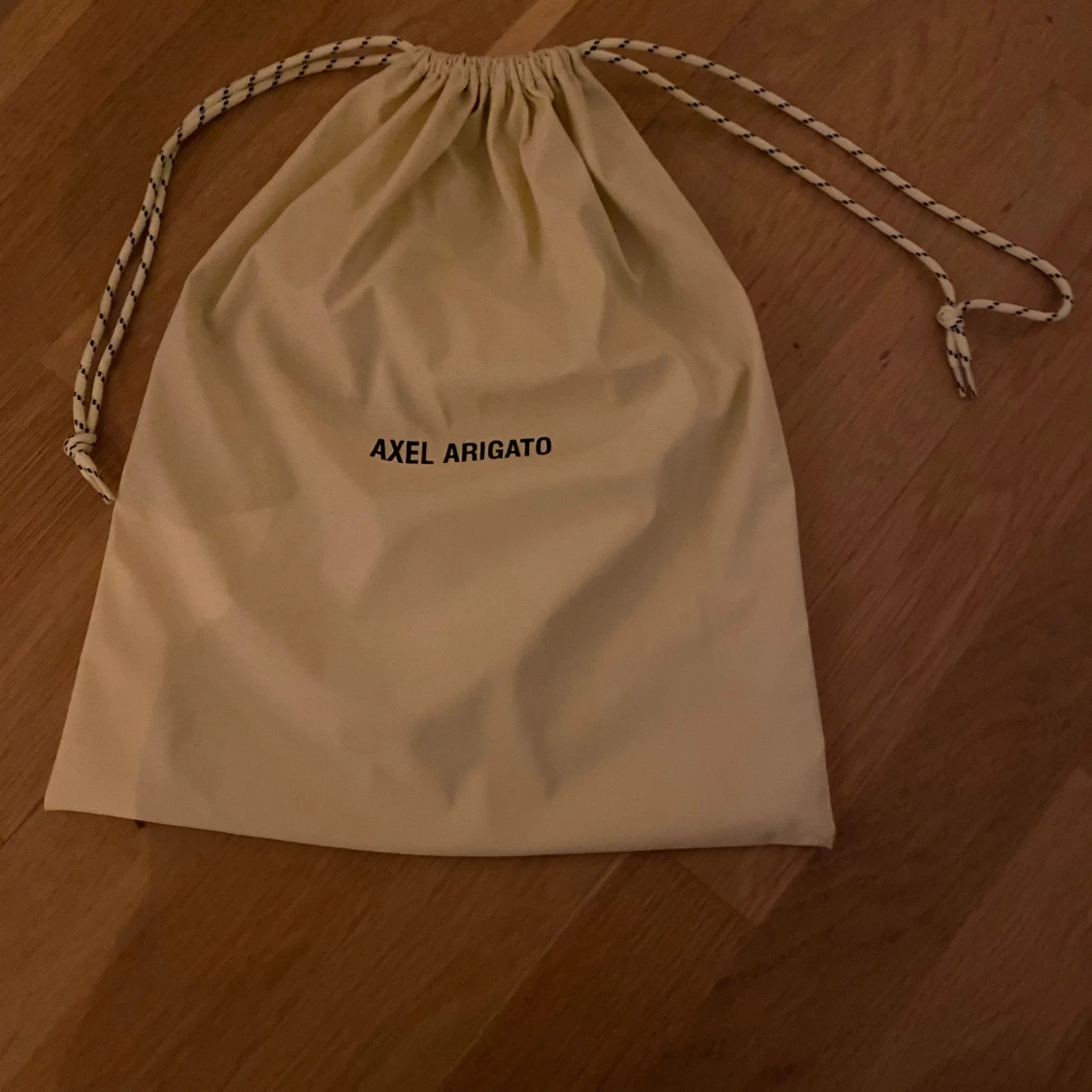 Svarta sneakers från Axel Arigato - 93