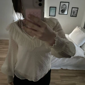 Blus - Jättefin blus som är använd fåtal gånger