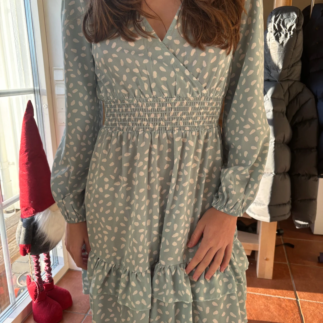 Ljusgrön prickig klänning - 90