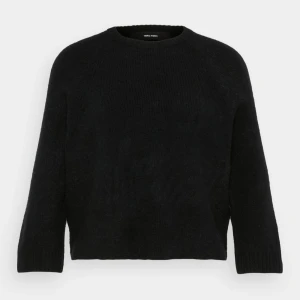 Stickad tröja  - En jätte fin och skön stickad tröja som aldrig kommer till användning. Lite trekvartsstil som man kan matcha till lite vad som helst 💕