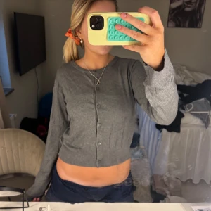 Grå kofta - Såå snygg kofta, aldrig använd💕💕