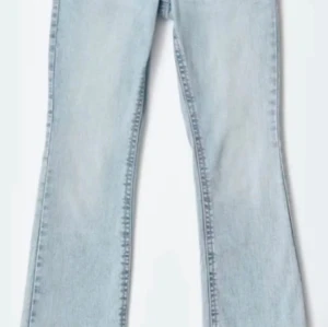 Ljusblå jeans bootcut  - Jeans från Gina som är bootcut, superbra skick och nästan aldrig andvönda! Lågmidjade💖