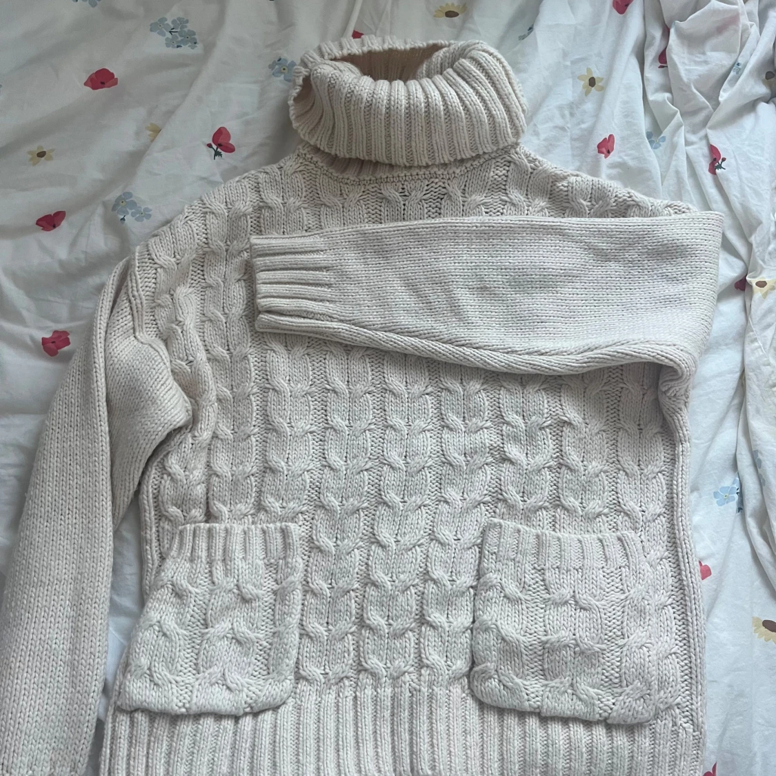 Beige stickad polotröja - 90