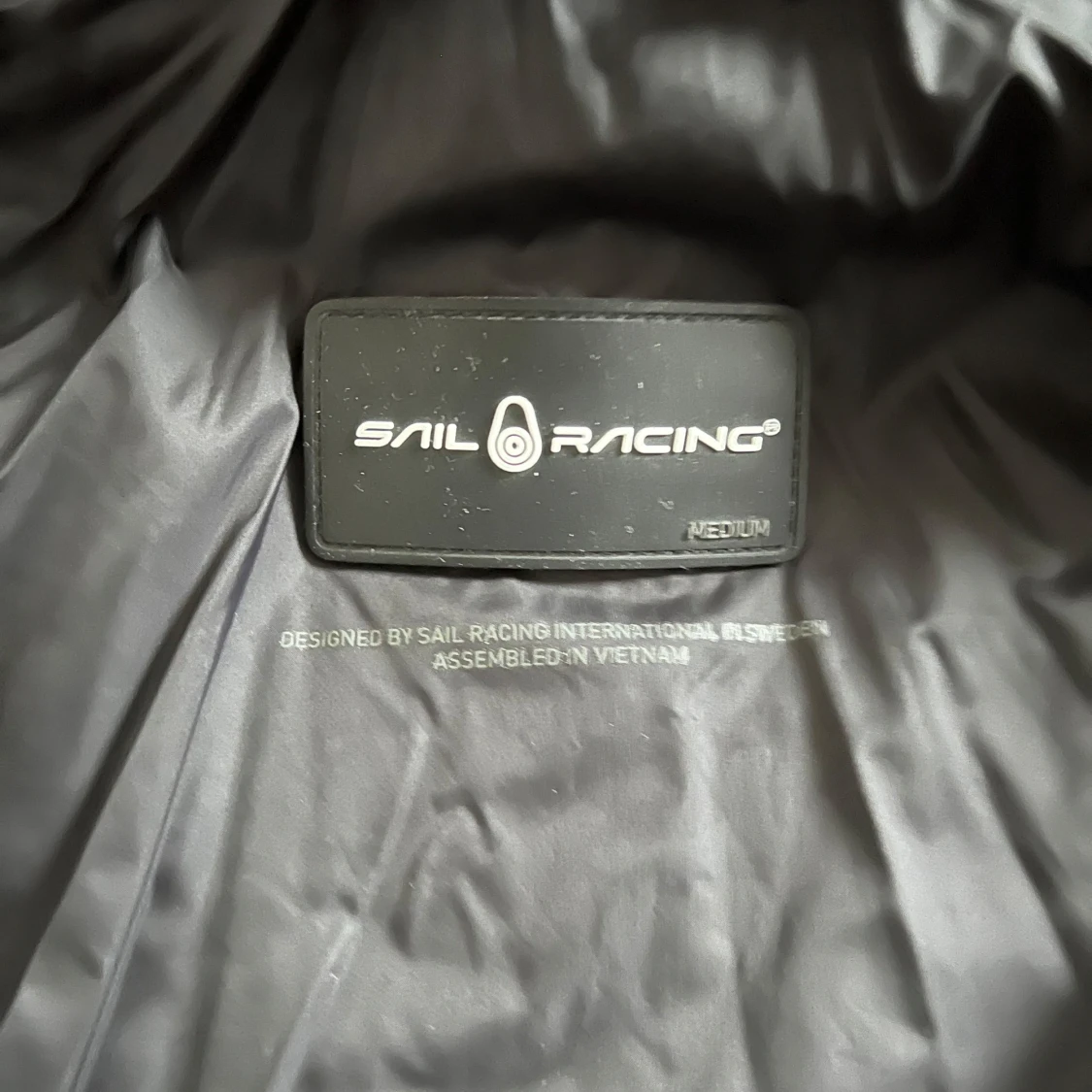 Svart och grå pufferjacka från Sail Racing - 93