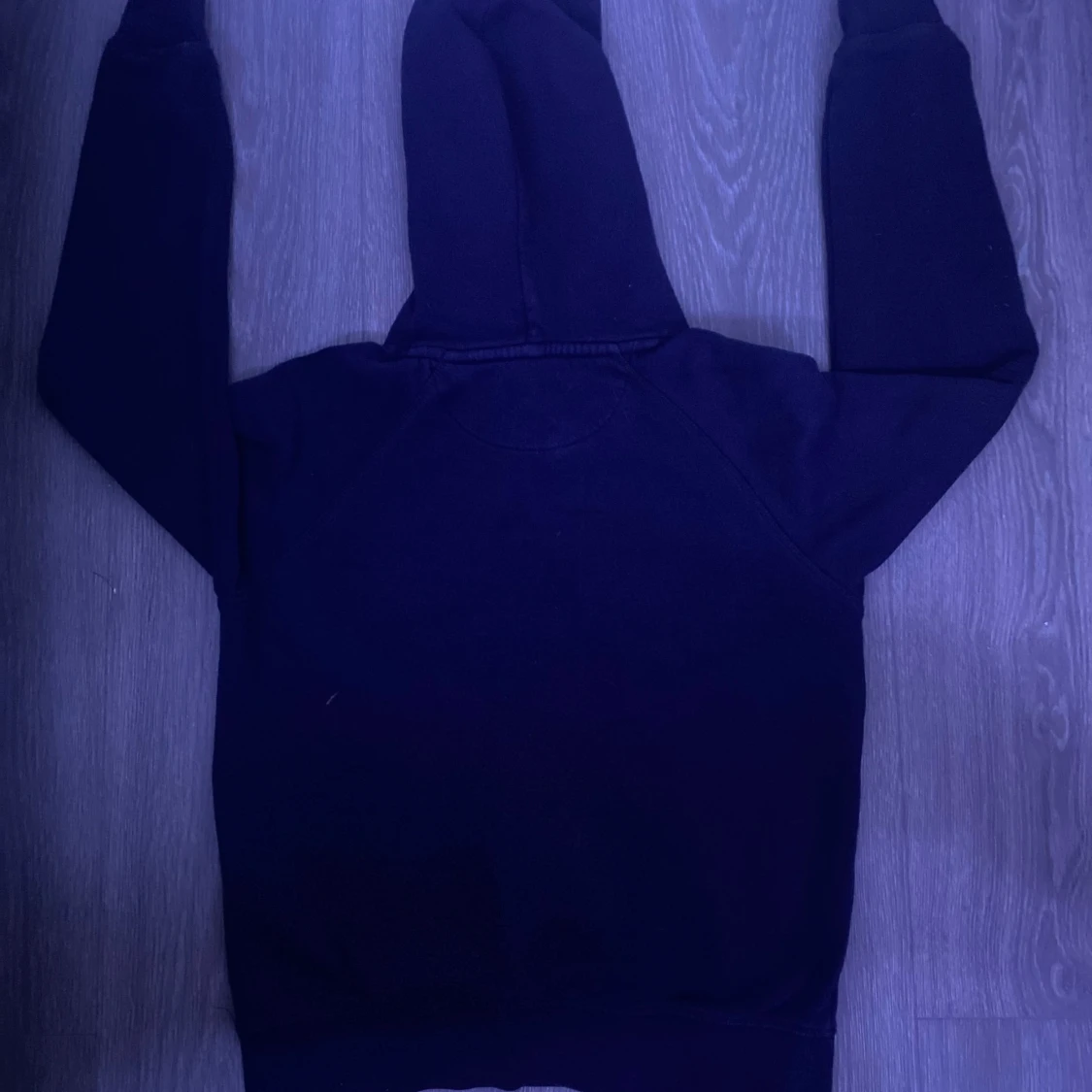 Mörkblå hoodie från GANT - 90