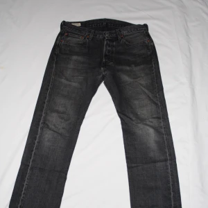 Levis 501 jeans  - Levis jeans 501. Storlek: 32,32. Midja ca 42cm, längd ca 105cm