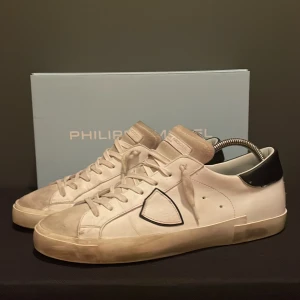 Vita sneakers från Philippe Model - ⚠️SÅLD⚠️