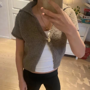 Zara kofta - ❗️lånad bild❗️Helt oanvänd kofta från Zara. Inga defekter. Nypris 329kr🩷