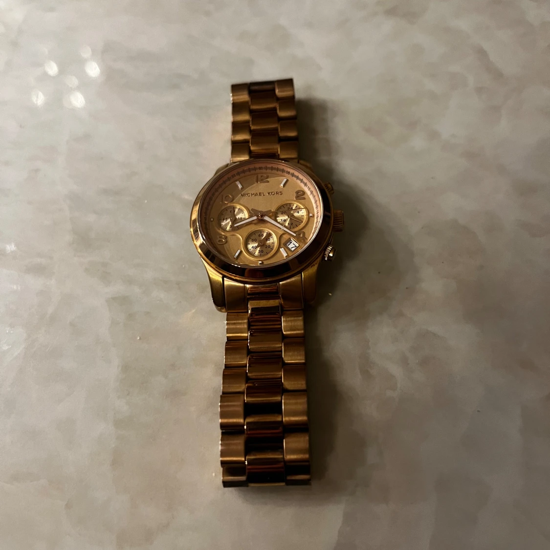 Guldfärgad klocka från Michael Kors - 93