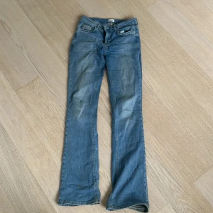 Blå jeans från Grunt - Bootcut jeans från grunt 