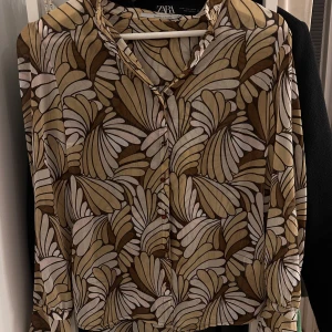 Blus  - En blus från MORE & MORE 