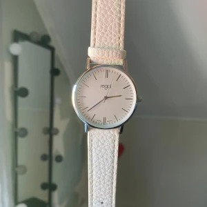 Klocka - Fin klocka utan defekter. Batteriet behöver bytas.