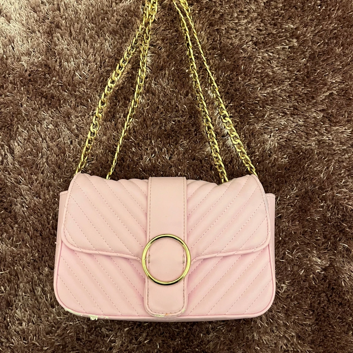 Rosa quiltad axelväska